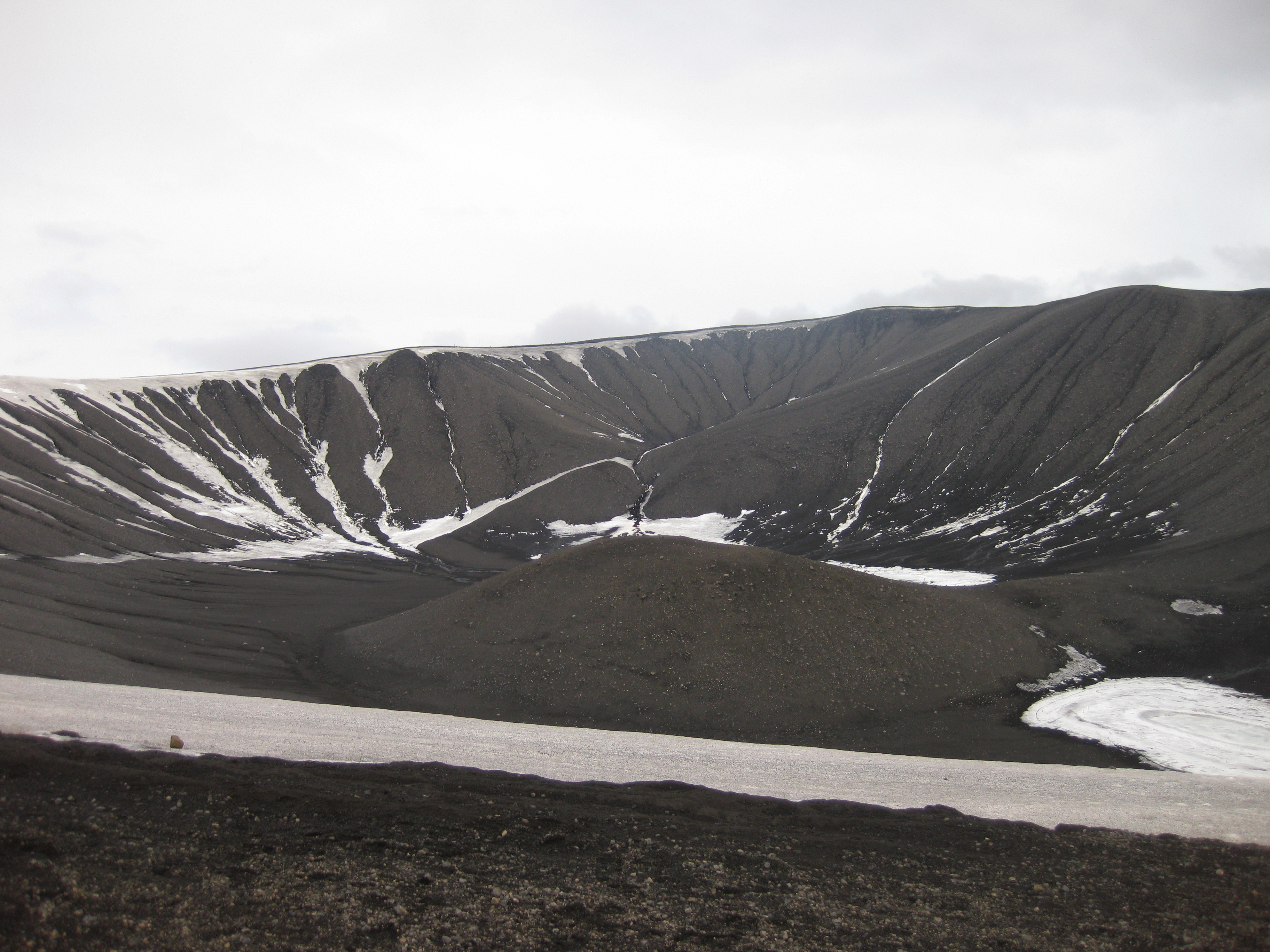 Hverfell - mynd tekin eftir að skemmdarverkið var afmáð